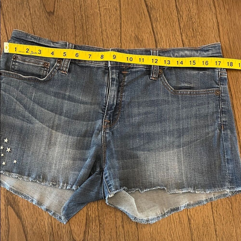 J. Crew Cut Off Jean Shorts with Embroidered Star Detail Size 30 Medium Wash - Picture 6 of 8